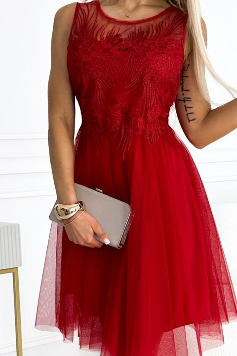 522-3 CATERINA Kobieca sukienka z gipiurą i delikatnym tiulem - CZERWONA Numoco basic