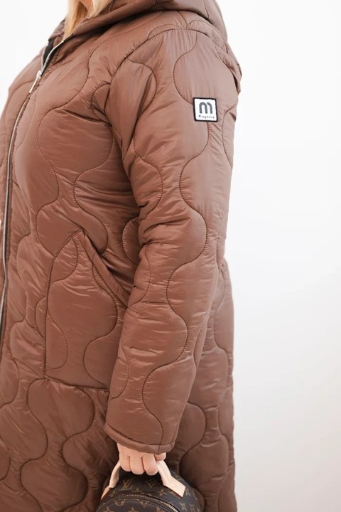 Kurtka damska Plus Size zimowa pikowana z kapturem czekoladowa