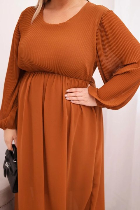 Sukienka plisowana damska Plus Size z wiskozy i z długim rękawem camelowa