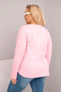 Bluzka damska Plus Size przecierana z dekoltem V i dłuższym tyłem jasno różowa