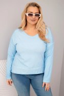 Bluzka damska Plus Size przecierana z dekoltem V i dłuższym tyłem niebieska