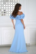 Sukienka Maxi Z Kwiatowym Zdobieniem Wokół Ramion W Kolorze Błękitu 350-08 - Baby blue