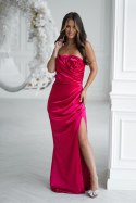 Elegancka Sukienka Satynowa Bez Ramiączek Z Drapowaną Różą I Rozcięciem W Czerwonym Kolorze 335-02 - czerwony