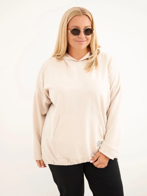 Bluza damska Plus Size wiskozowa z kapturem i kieszenią kangurką beżowa