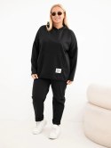 Bluza damska Plus Size wiskozowa z kapturem i kieszenią kangurką czarna