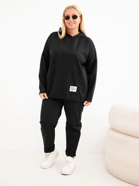 Bluza damska Plus Size wiskozowa z kapturem i kieszenią kangurką czarna