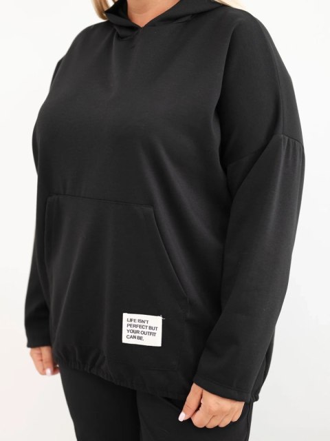 Bluza damska Plus Size wiskozowa z kapturem i kieszenią kangurką czarna