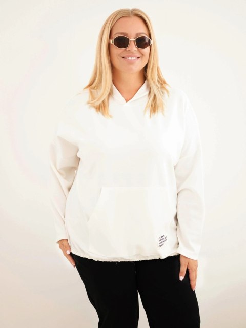 Bluza damska Plus Size wiskozowa z kapturem i kieszenią kangurką ecru