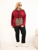 Bluza damska Plus Size wiskozowa z kapturem i wstawkami w panterkę bordowa