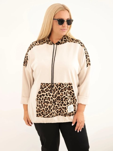 Bluza damska Plus Size wiskozowa z kapturem i wstawkami w panterkę beżowa