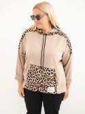 Bluza damska Plus Size wiskozowa z kapturem i wstawkami w panterkę camelowa