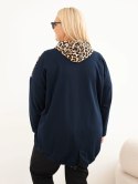 Bluza damska Plus Size wiskozowa z kapturem i wstawkami w panterkę granatowa