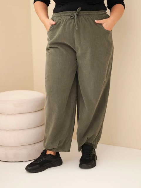 Spodnie damskie bawełniane Plus Size sztruksowe z gumką w pasie i kieszeniami khaki