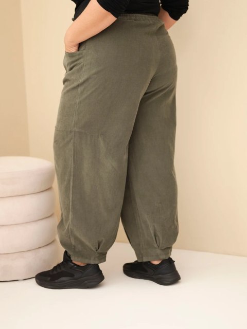 Spodnie damskie bawełniane Plus Size sztruksowe z gumką w pasie i kieszeniami khaki