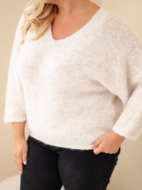 Sweter damski Plus Size z dekoltem V i szerokim rękawem beżowy