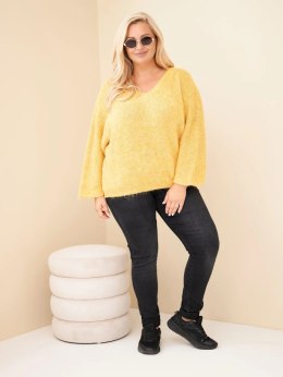 Sweter damski Plus Size z dekoltem V i szerokim rękawem musztardowy