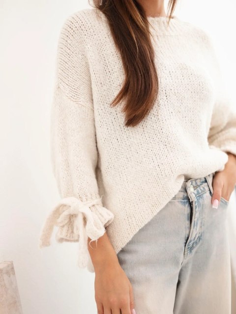Sweter damski oversize z wiązaniami przy rękawach beżowy