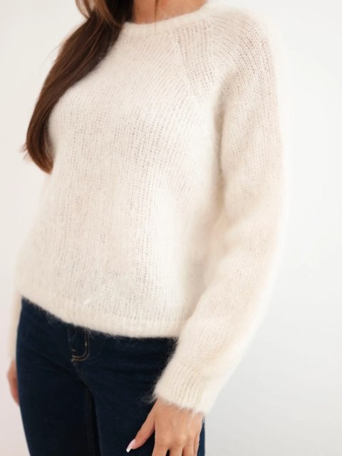 Sweter damski w 80% z kid moheru z długim rękawem i okrągłym dekoltem ecru