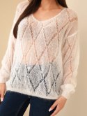 Sweter damski w 80% z moheru ażurowy z dekoltem V ecru
