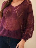 Sweter damski w 80% z moheru ażurowy z dekoltem V śliwkowy