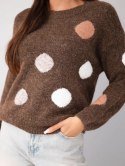 Sweter damski w kolorowe grochy z okrągłym dekoltem brązowy