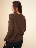 Sweter damski z motywem jamnika i okrągłym dekoltem brązowy