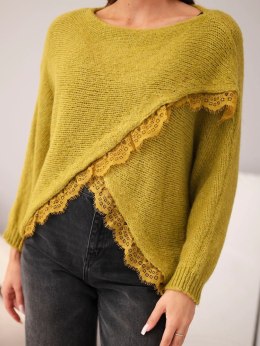 Sweter damski asymetryczny z koronkową wstawką oliwkowy