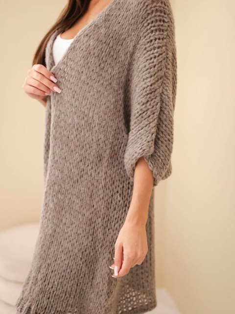 Sweter damski oversize o luźnym splocie bez zapięcia fango
