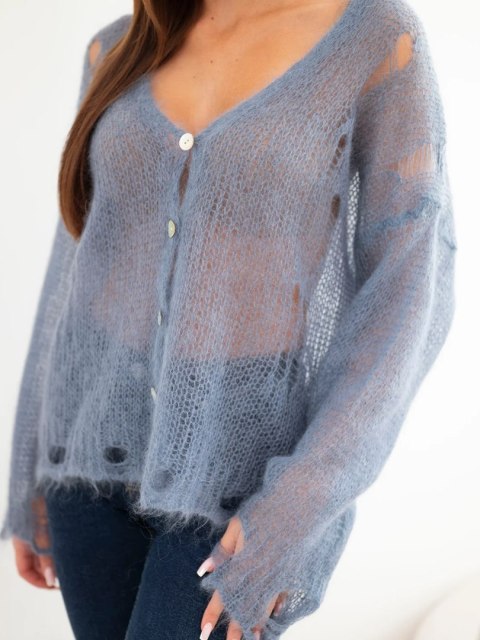 Sweter damski w 70% z kid moheru na guziki z efektem przetarć jeansowy