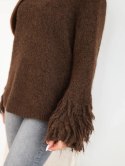 Sweter damski z frędzlami na rękawach i okrągłym dekoltem brązowy