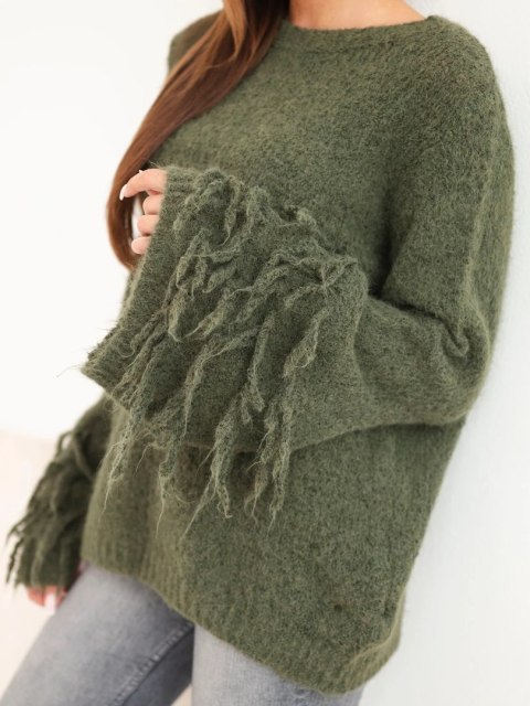 Sweter damski z frędzlami na rękawach i okrągłym dekoltem khaki