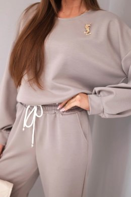 Komplet damski masełko bluza z broszką i spodnie z prostą nogawką fango