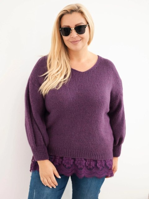 Sweter damski Plus Size z koronkowym dołem ciemnofioletowy