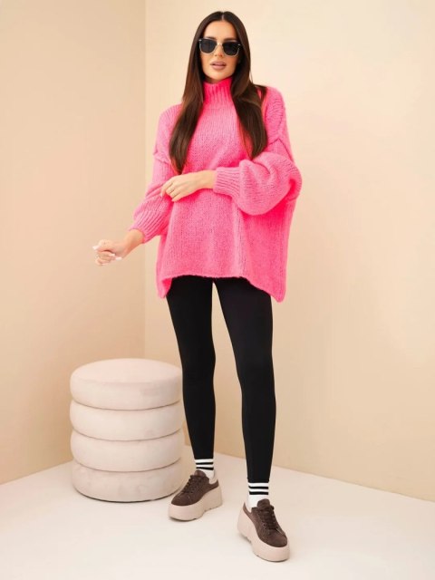 Sweter damski oversize z dodatkiem wełny z golfem i szerokimi rękawami różowy neon