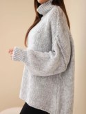 Sweter damski oversize z dodatkiem wełny z golfem i szerokimi rękawami szary