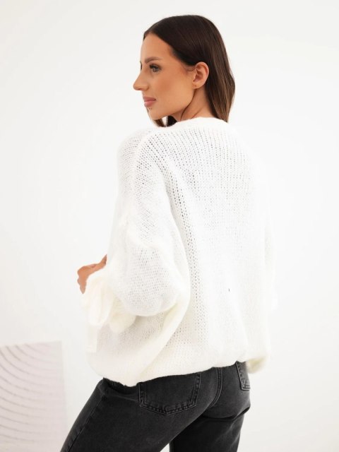 Sweter damski o luźny krój ecru