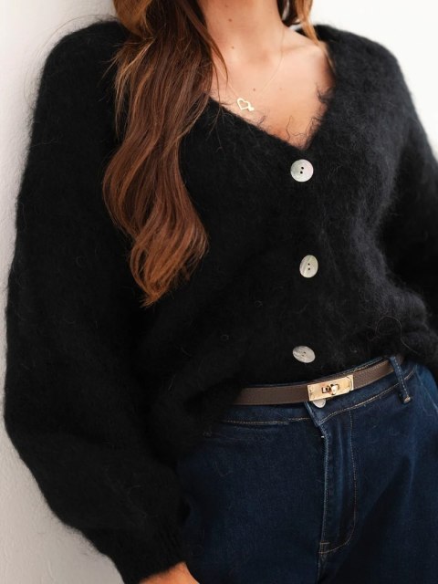 Sweter damski w 80% z kid moheru zapinany na guziki o luźnym kroju czarny