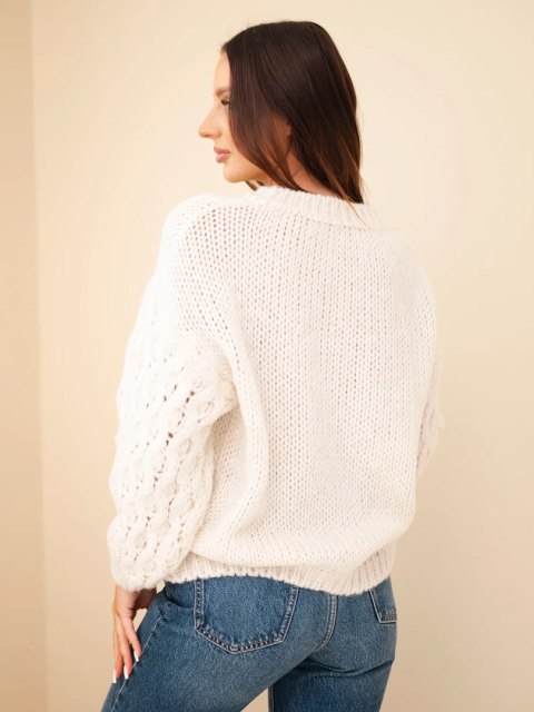 Sweter damski z ażurowymi rękawami beżowy