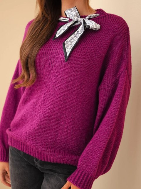Sweter damski z ozdobnym detalem przy dekolcie ciemny fioletowy