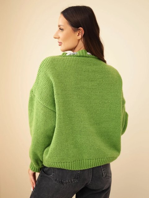 Sweter damski z ozdobnym detalem przy dekolcie zielony