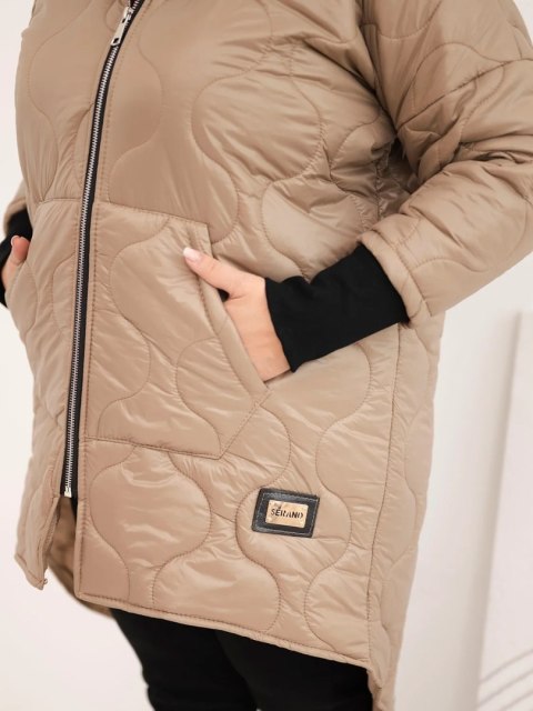 Kurtka damska zimowa Plus Size pikowana z kapturem jasno camelowa
