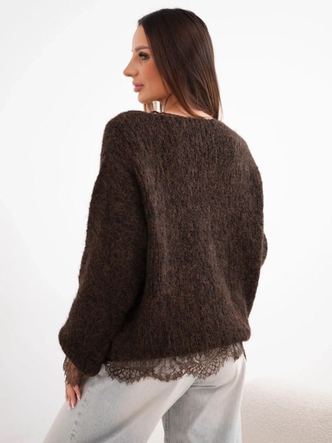 Sweter damski luźny z dodatkiem wełny i koronkową bluzką brązowy