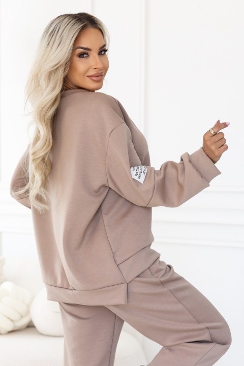 689-1 Komplet dresowy damski z bluzą oversize i spodniami z wiązaniem - cappuccino Numoco basic