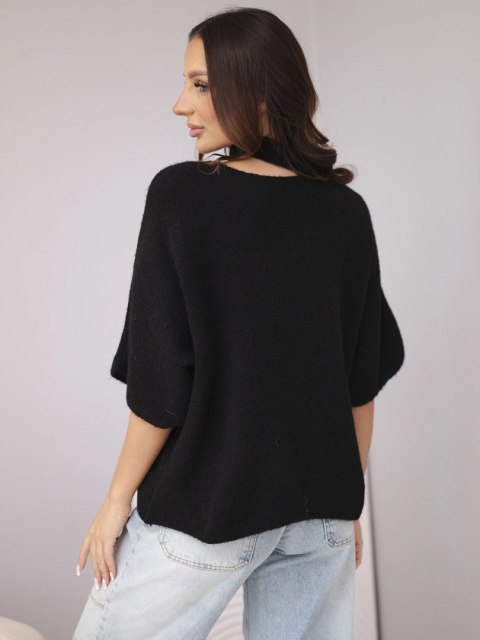 Sweter damski oversize z asymetrycznym dekoltem i półgolfem czarny