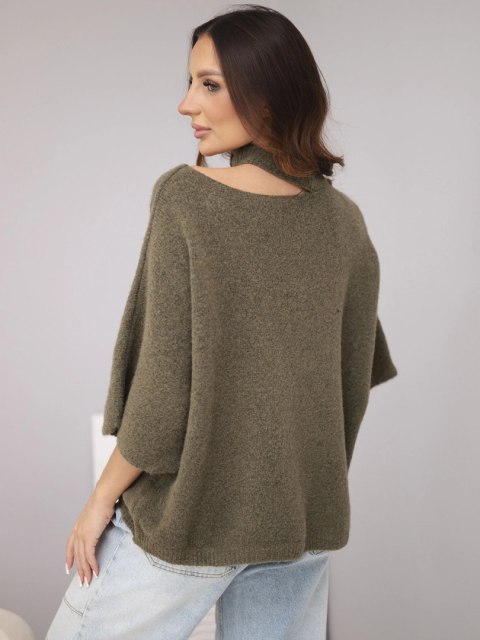 Sweter damski oversize z asymetrycznym dekoltem i półgolfem khaki