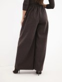 Spodnie damskie szerokie z dodatkiem wiskozy i zakładkami brązowe
