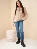 Sweter damski luźny z dodatkiem wełny z golfem camelowy