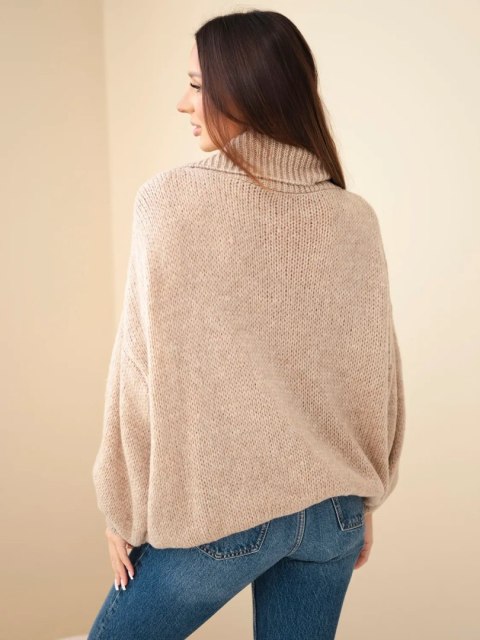 Sweter damski luźny z dodatkiem wełny z golfem camelowy