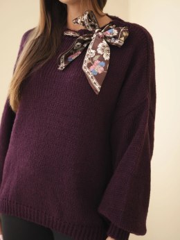 Sweter damski z ozdobnym detalem przy dekolcie śliwkowy