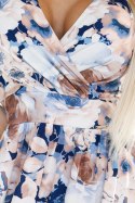 425-13 MATILDE Kobieca sukienka z dekoltem i krótkim rękawkiem - beżowo-błękitne kwiaty Numoco